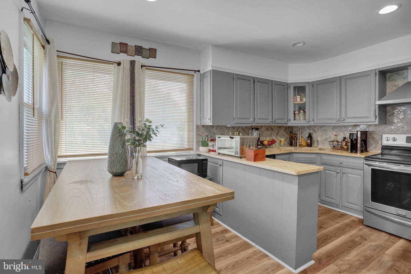 6 Darlin Dr Property Photo 17