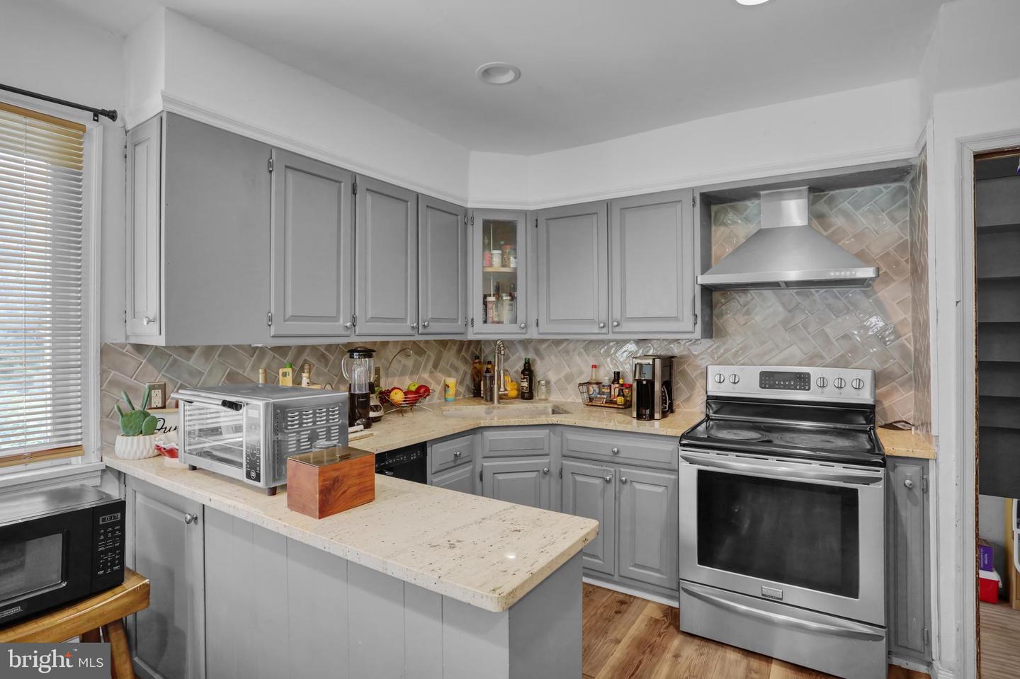 6 Darlin Dr Property Photo 18