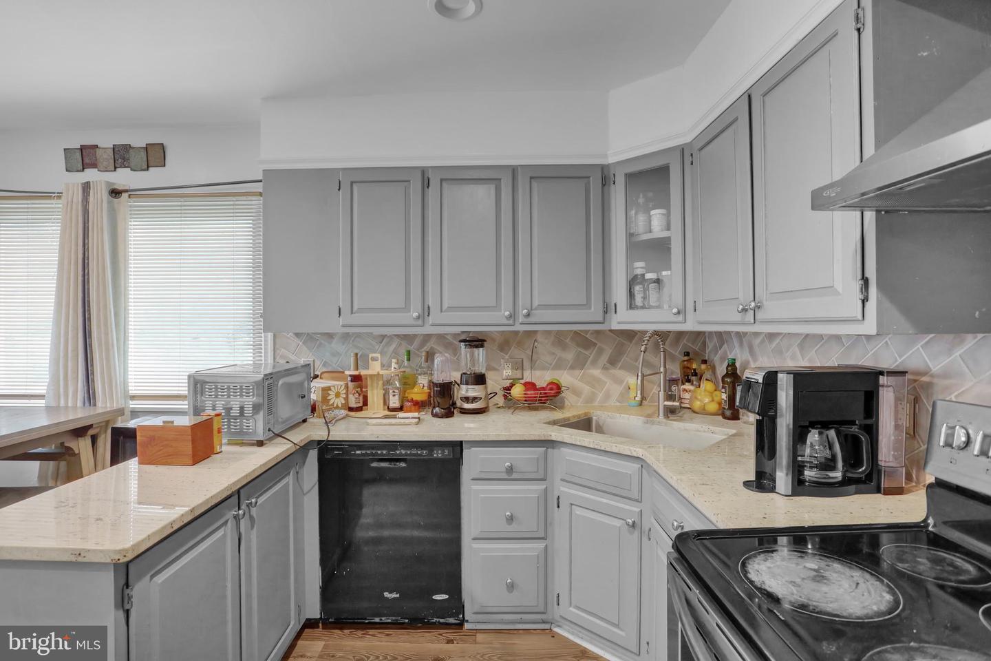 6 Darlin Dr Property Photo 19