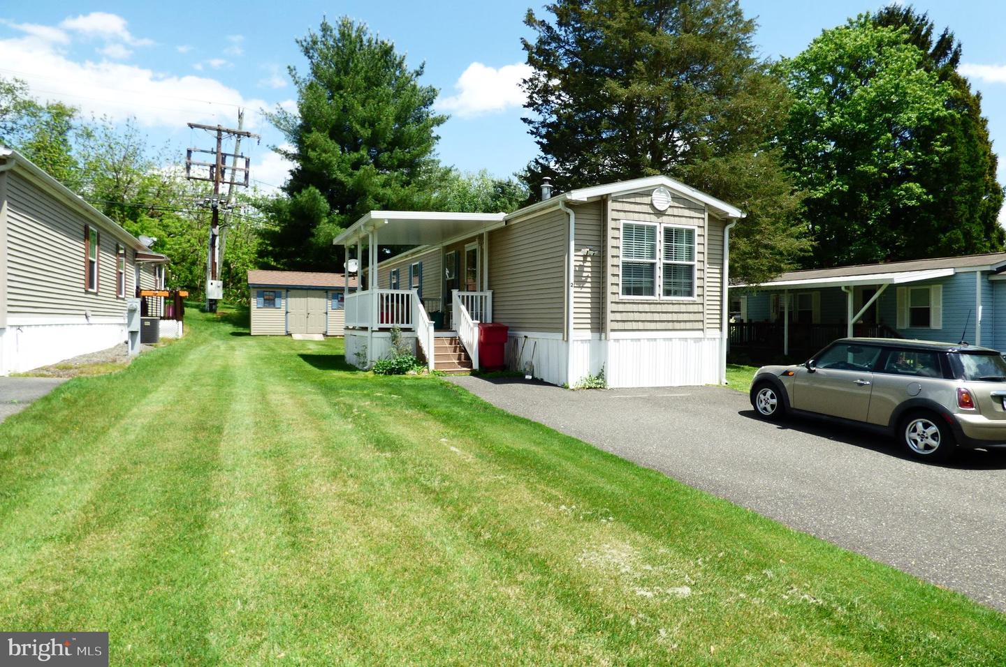 2 Standish Ln Property Photo 1