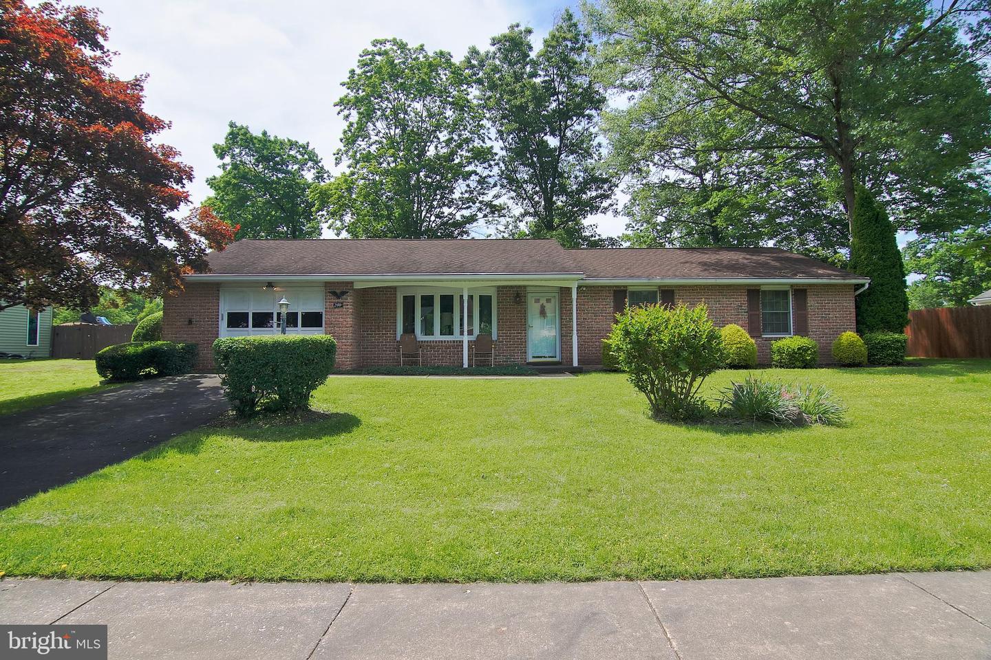 241 Lilac Ln Property Photo 1