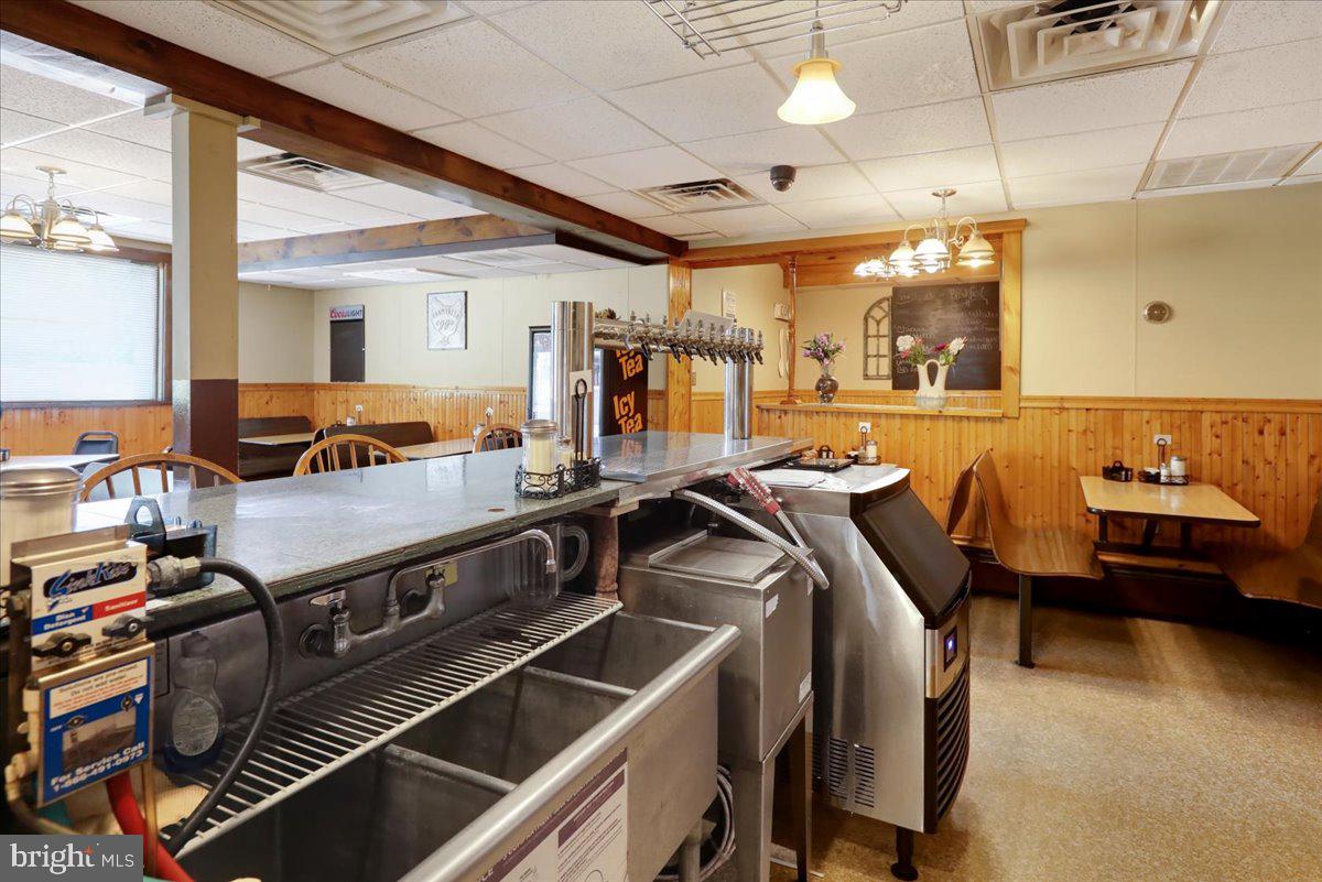 924 W Philadelphia Ave Property Photo 18