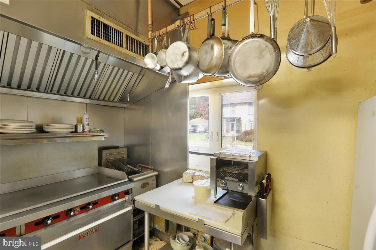 924 W Philadelphia Ave Property Photo 25
