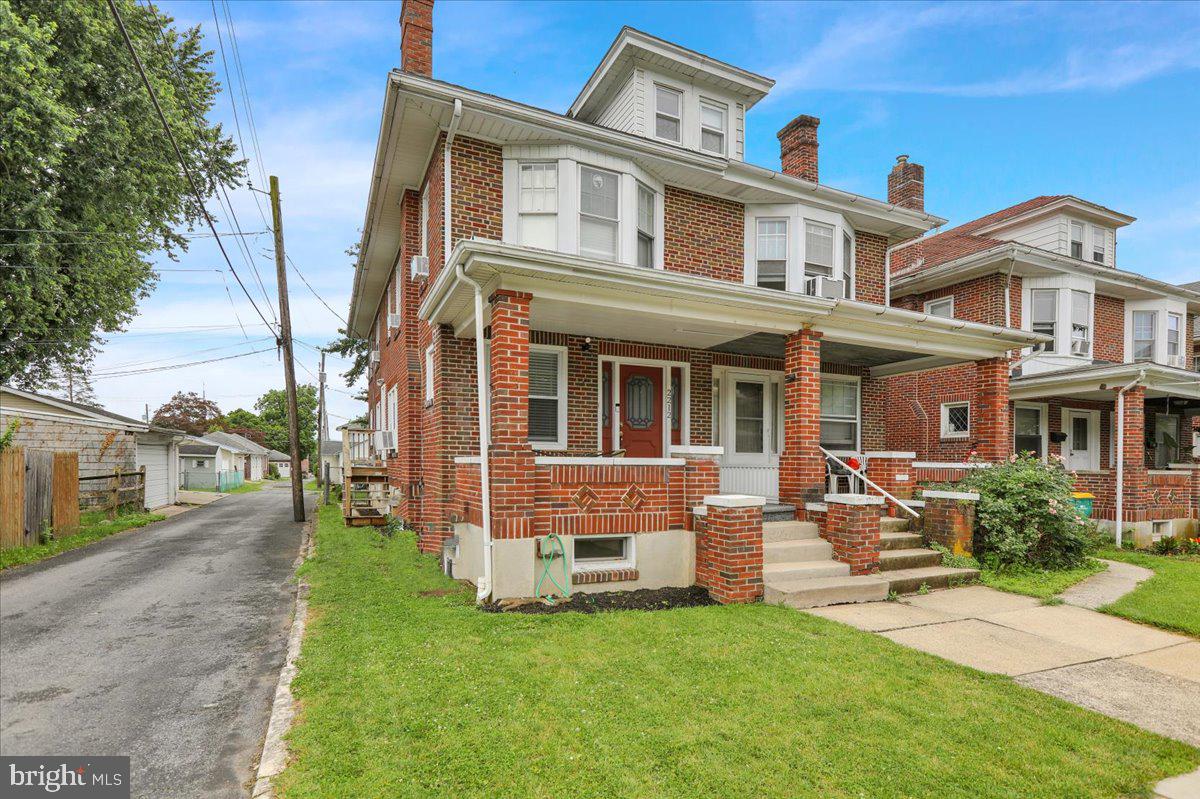 2212 Highland St Property Photo 1