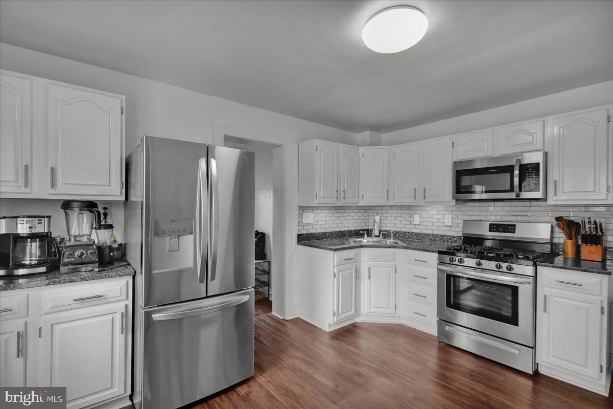 2212 Highland St Property Photo 16