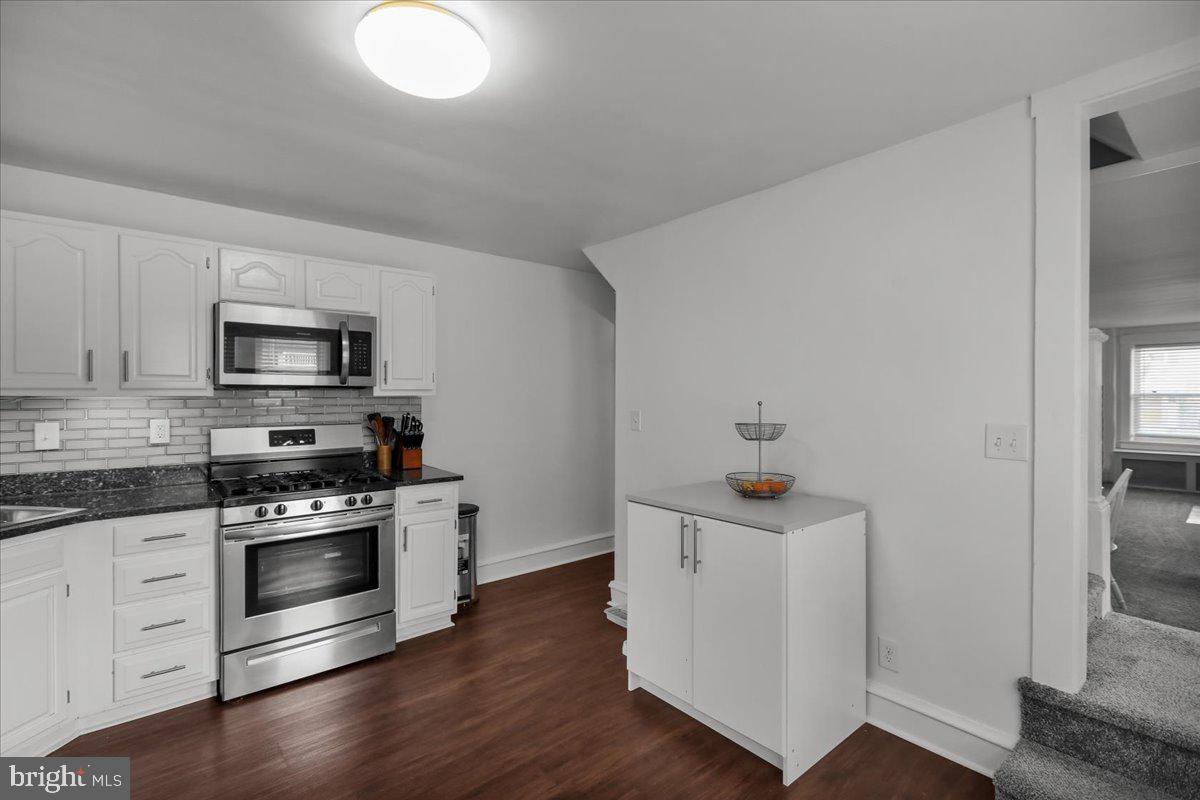 2212 Highland St Property Photo 17