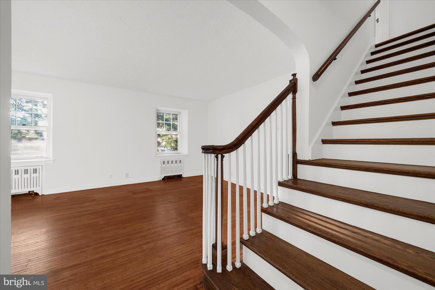 109 W Philadelphia Ave Property Photo 2