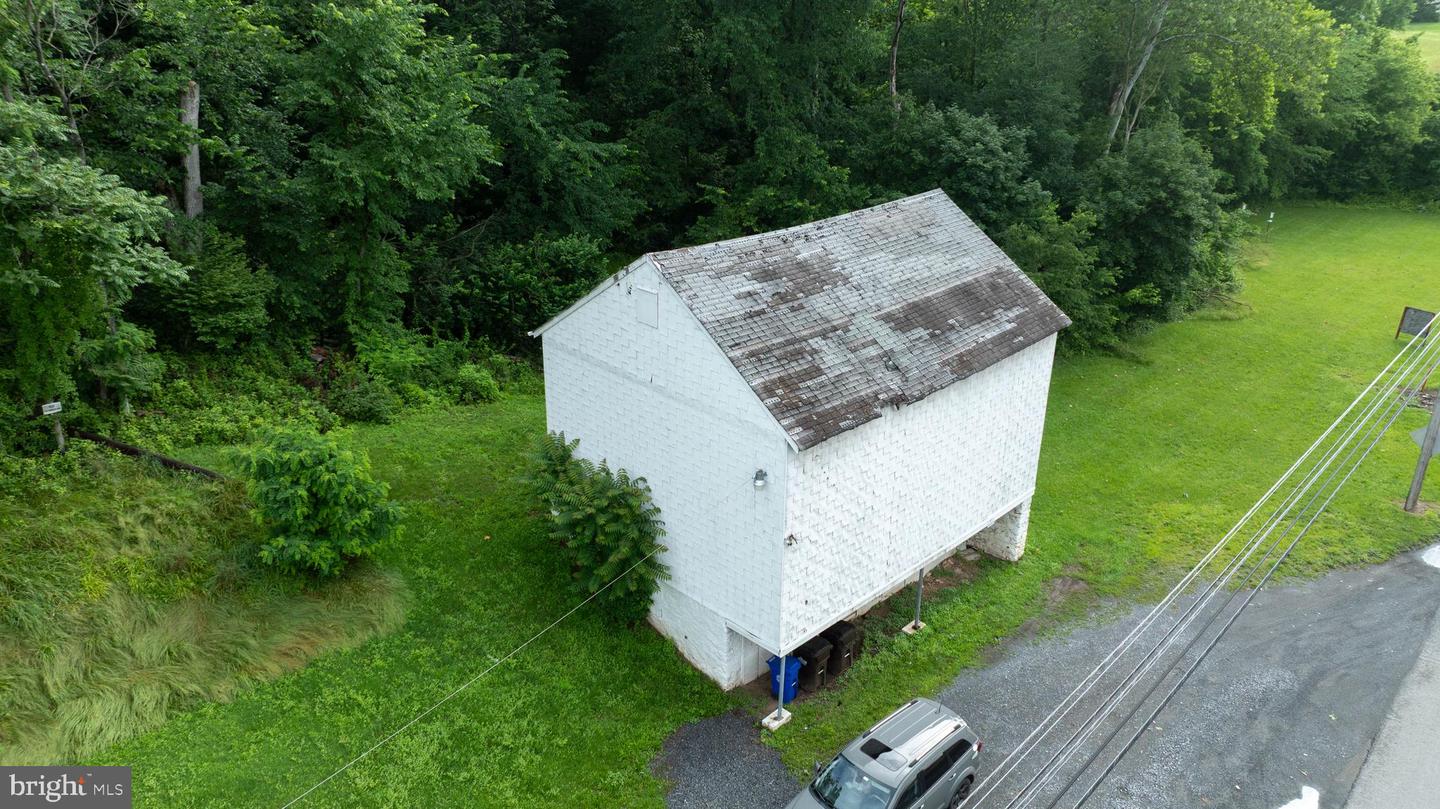 861 Ben Franklin Hwy Property Photo 5