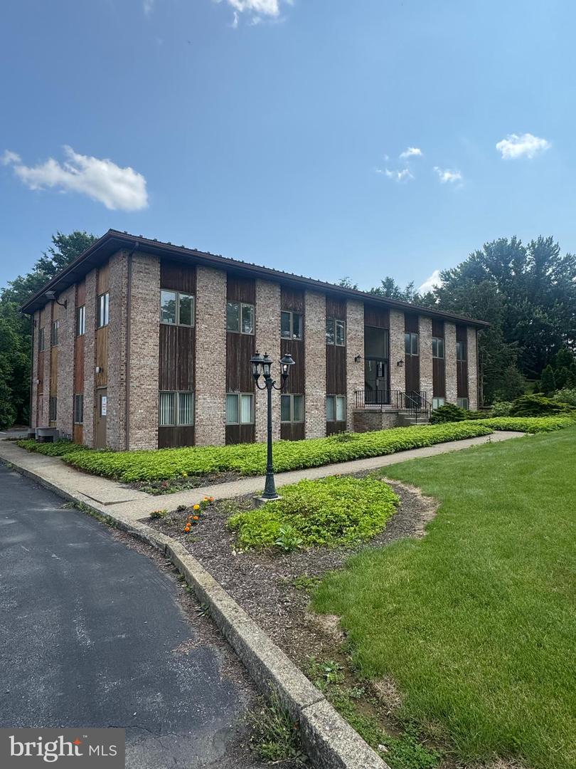 410 W State St Property Photo