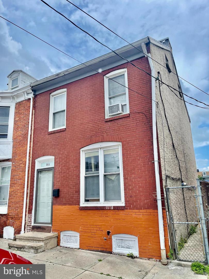 311 S 8TH ST Property Photo 1