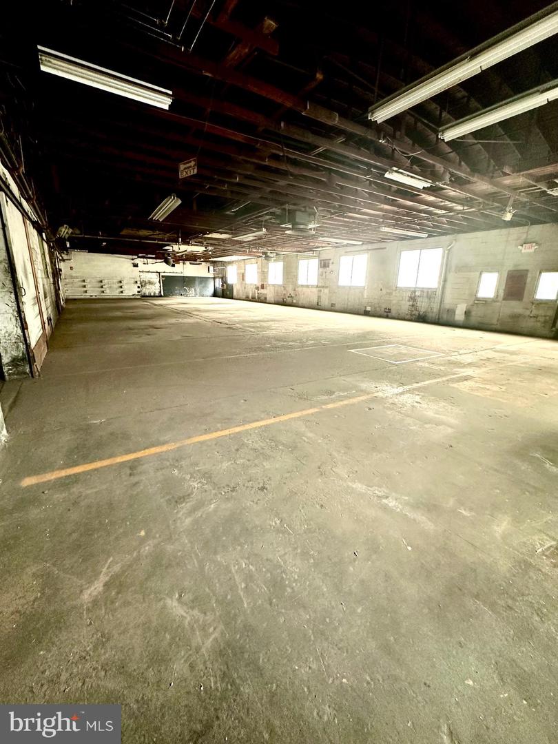 315-329 E 2nd St #c & D Property Photo 3