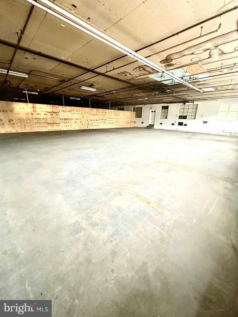 315-329 E 2nd St #c & D Property Photo 4