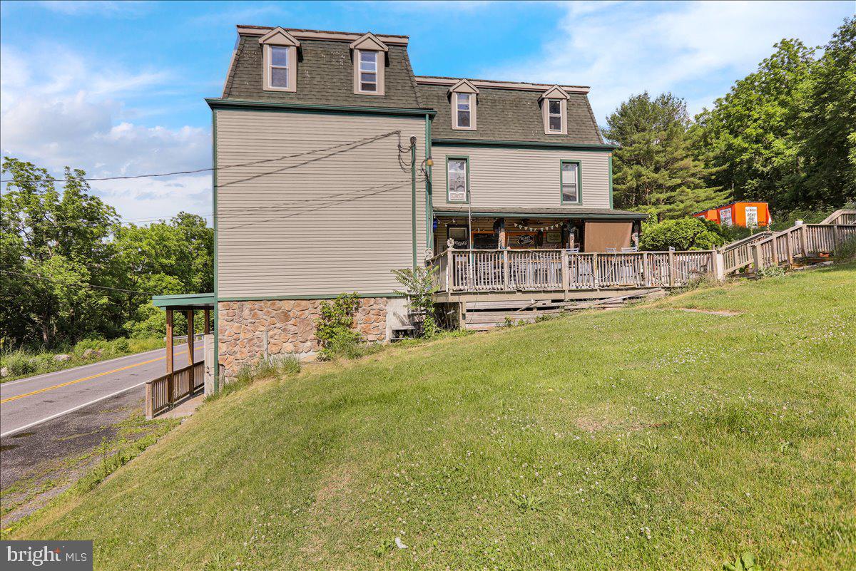 1634 Moselem Springs Rd Property Photo 6