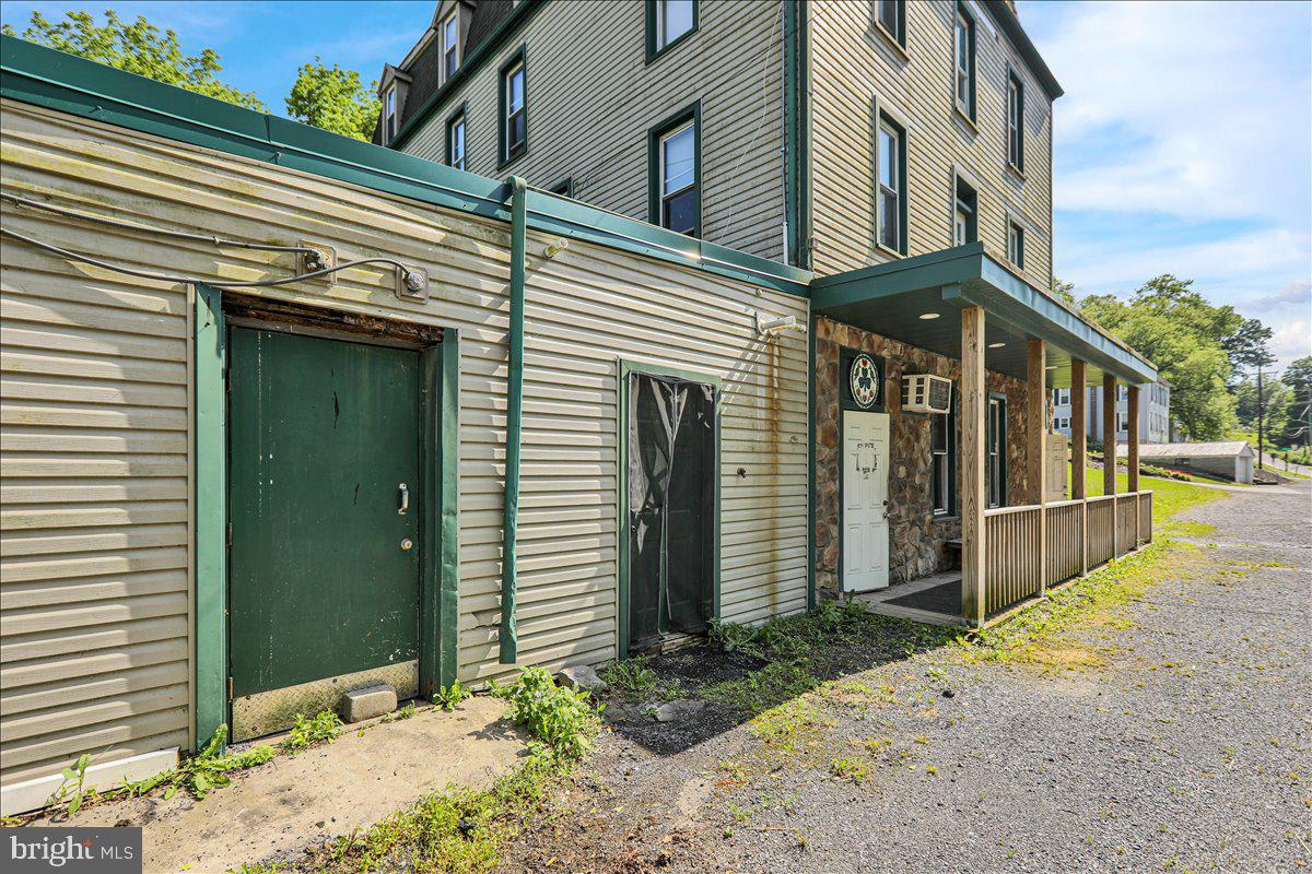 1634 Moselem Springs Rd Property Photo 7