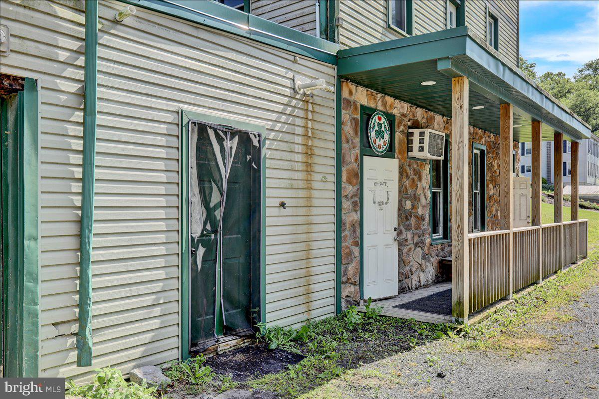1634 Moselem Springs Rd Property Photo 8