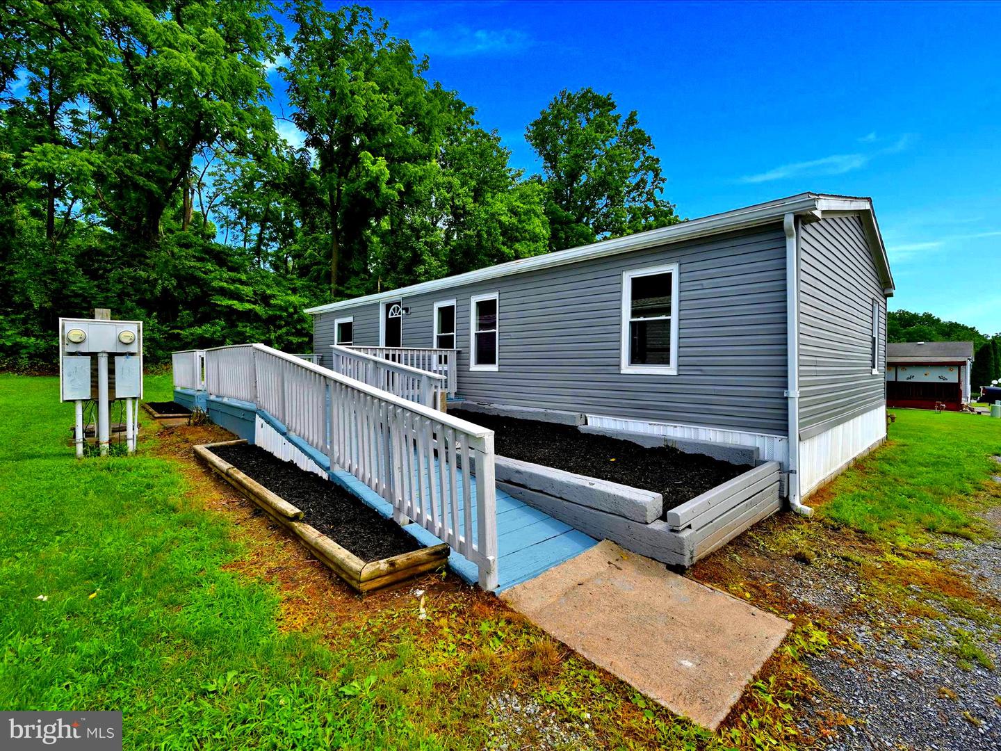 322 Oak St Property Photo 1