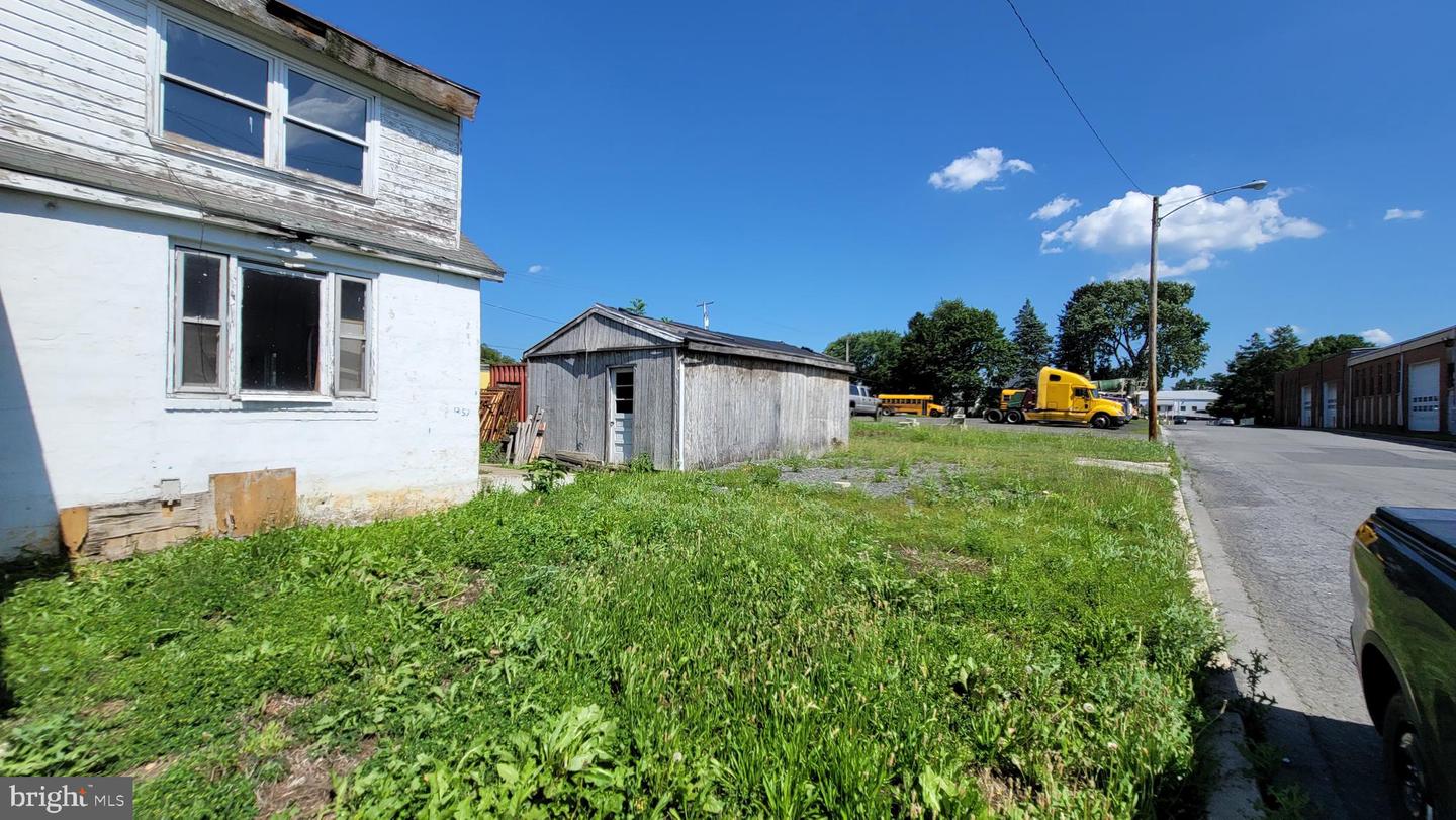 1257 Chester St Property Photo 1