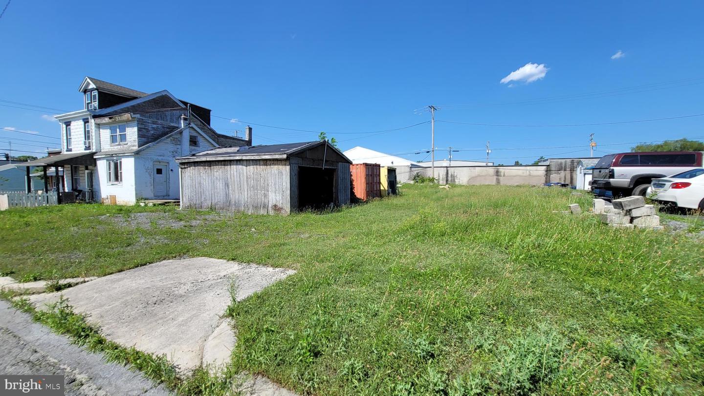 1257 Chester St Property Photo 2