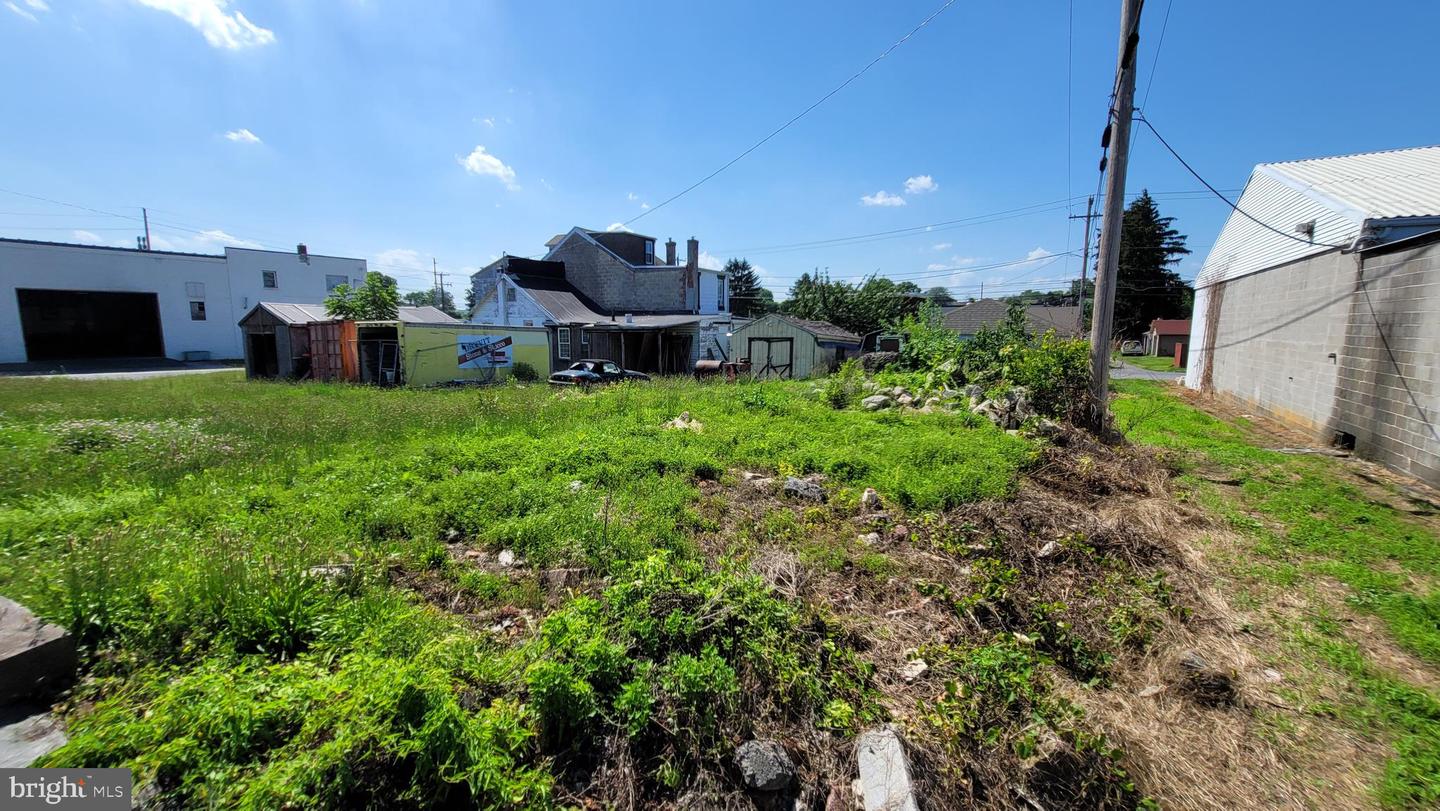 1257 Chester St Property Photo 5