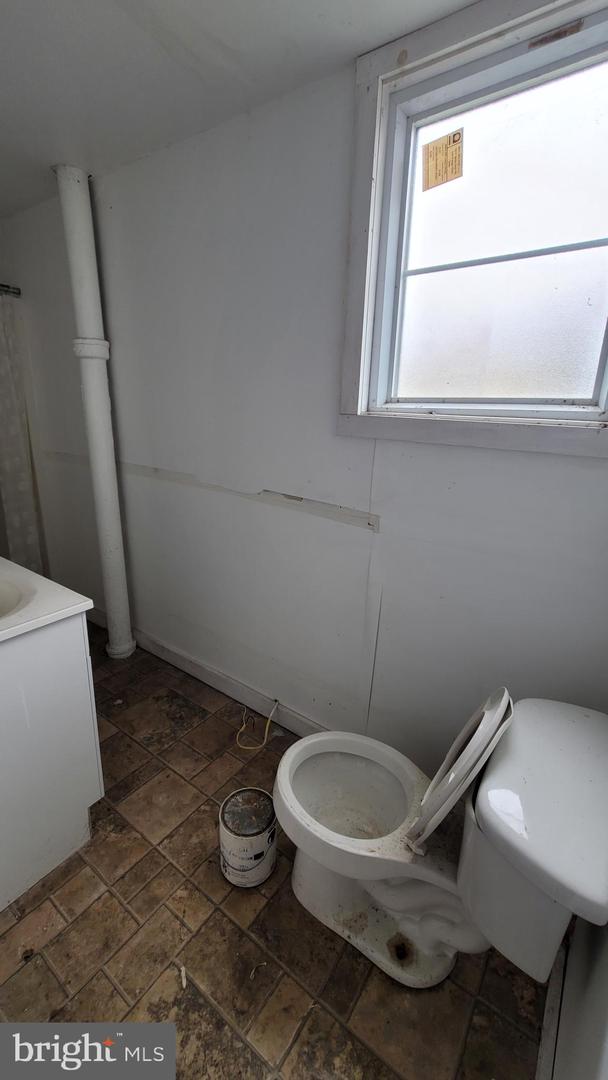 1257 Chester St Property Photo 6
