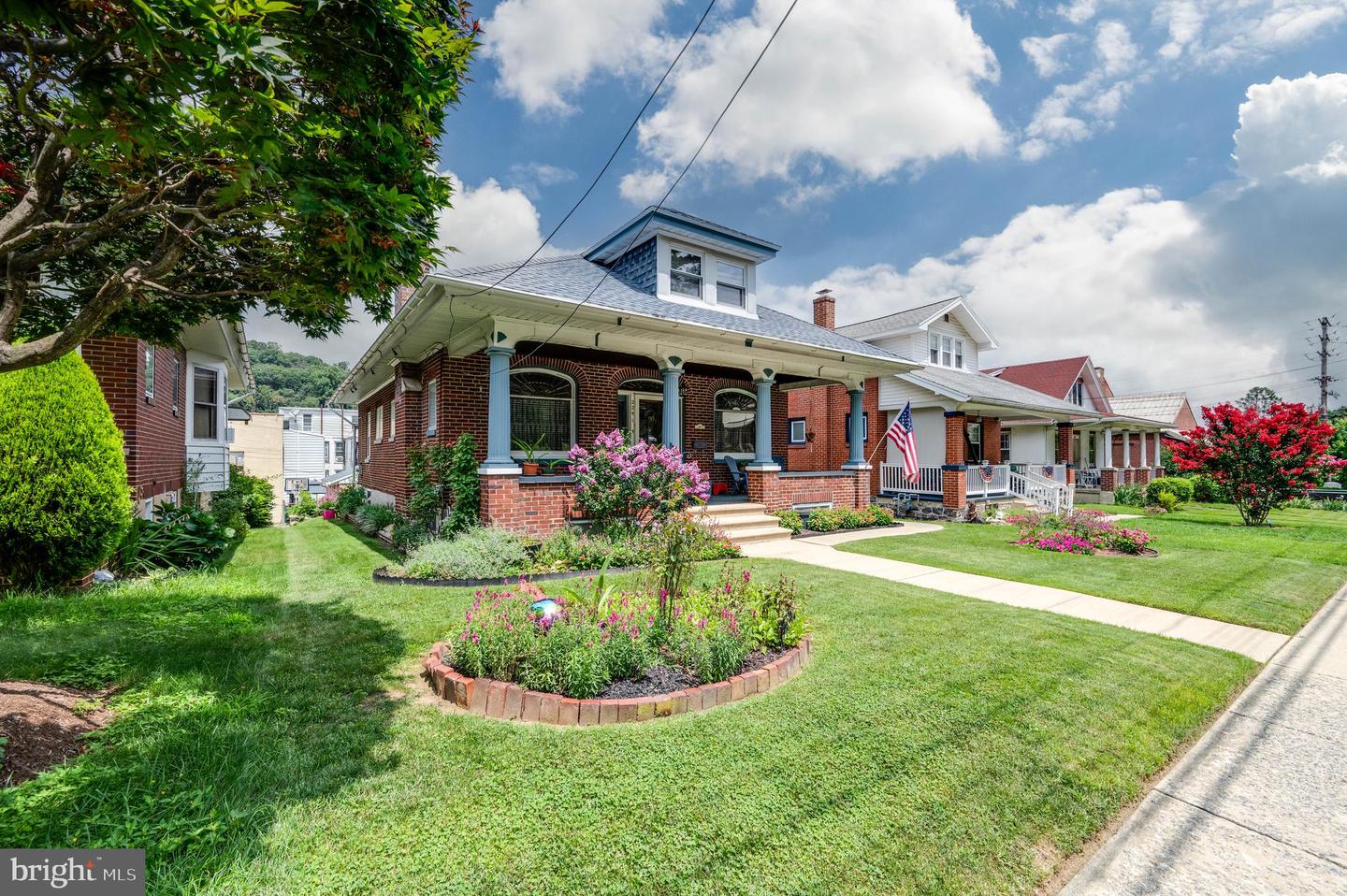 2241 Fairview Ave Property Photo 1