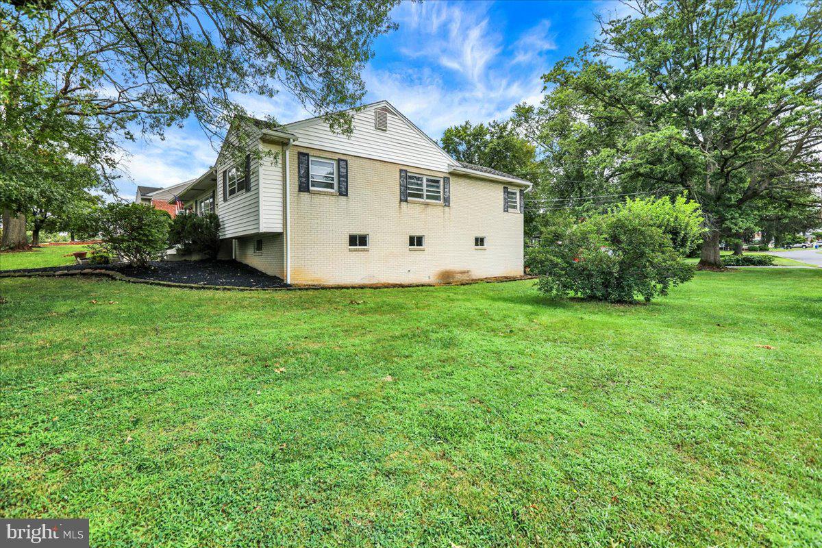 3321 Willow Grove Ave Property Photo 3