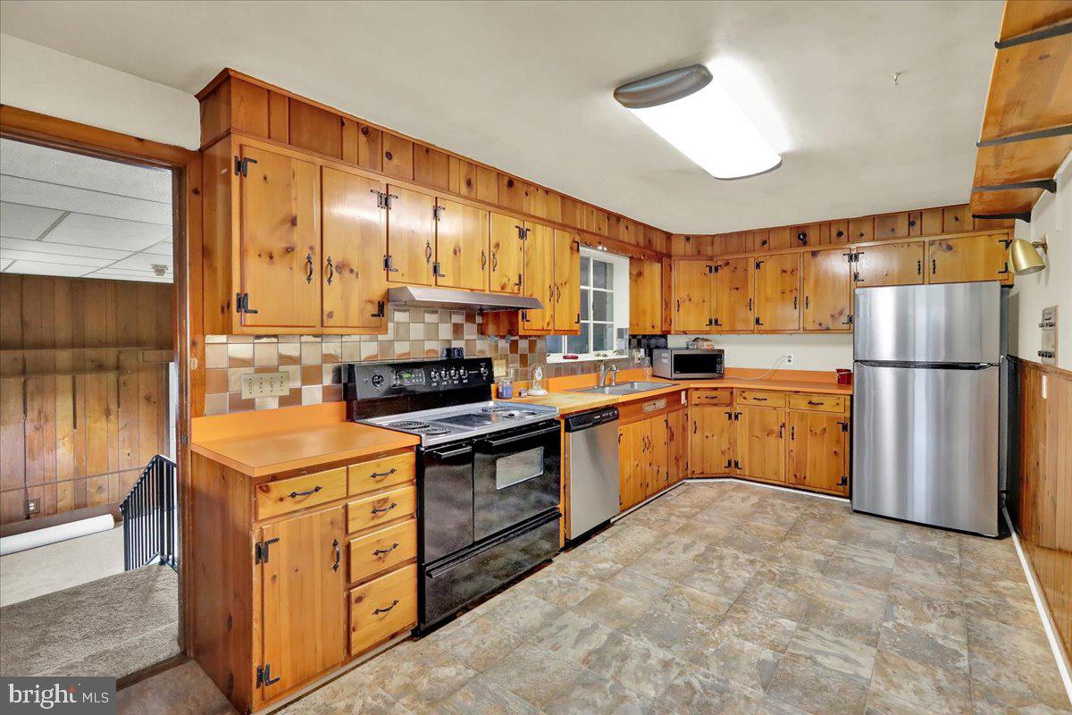 3321 Willow Grove Ave Property Photo 4