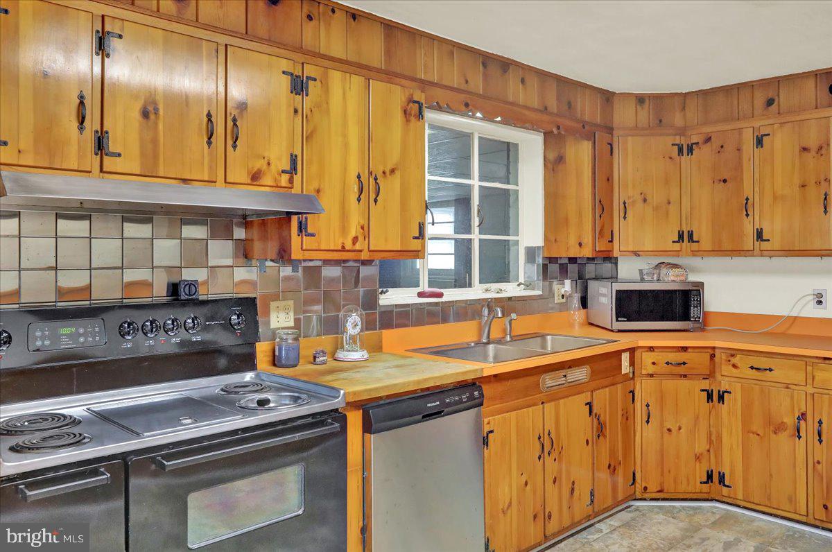 3321 Willow Grove Ave Property Photo 5