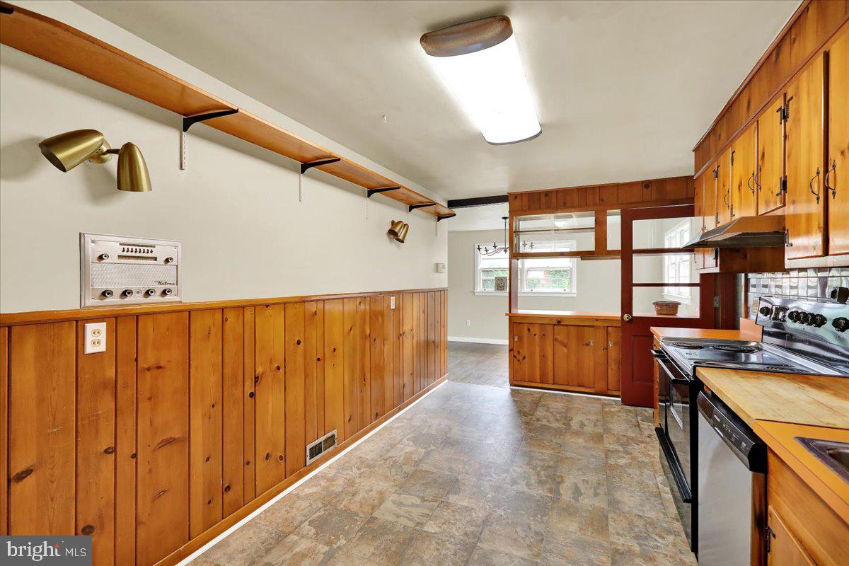 3321 Willow Grove Ave Property Photo 6