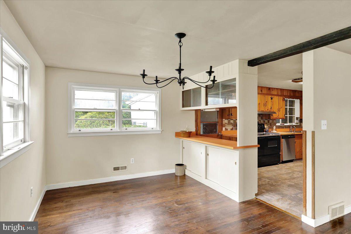3321 Willow Grove Ave Property Photo 8