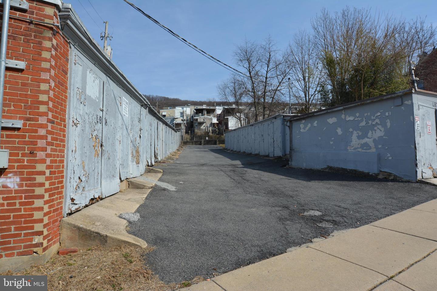 333 Lombard St Property Photo 2
