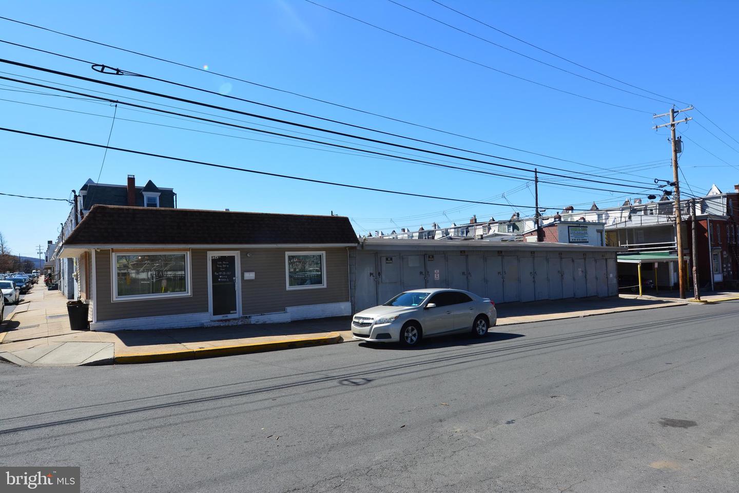 1128 Pike St Property Photo 3