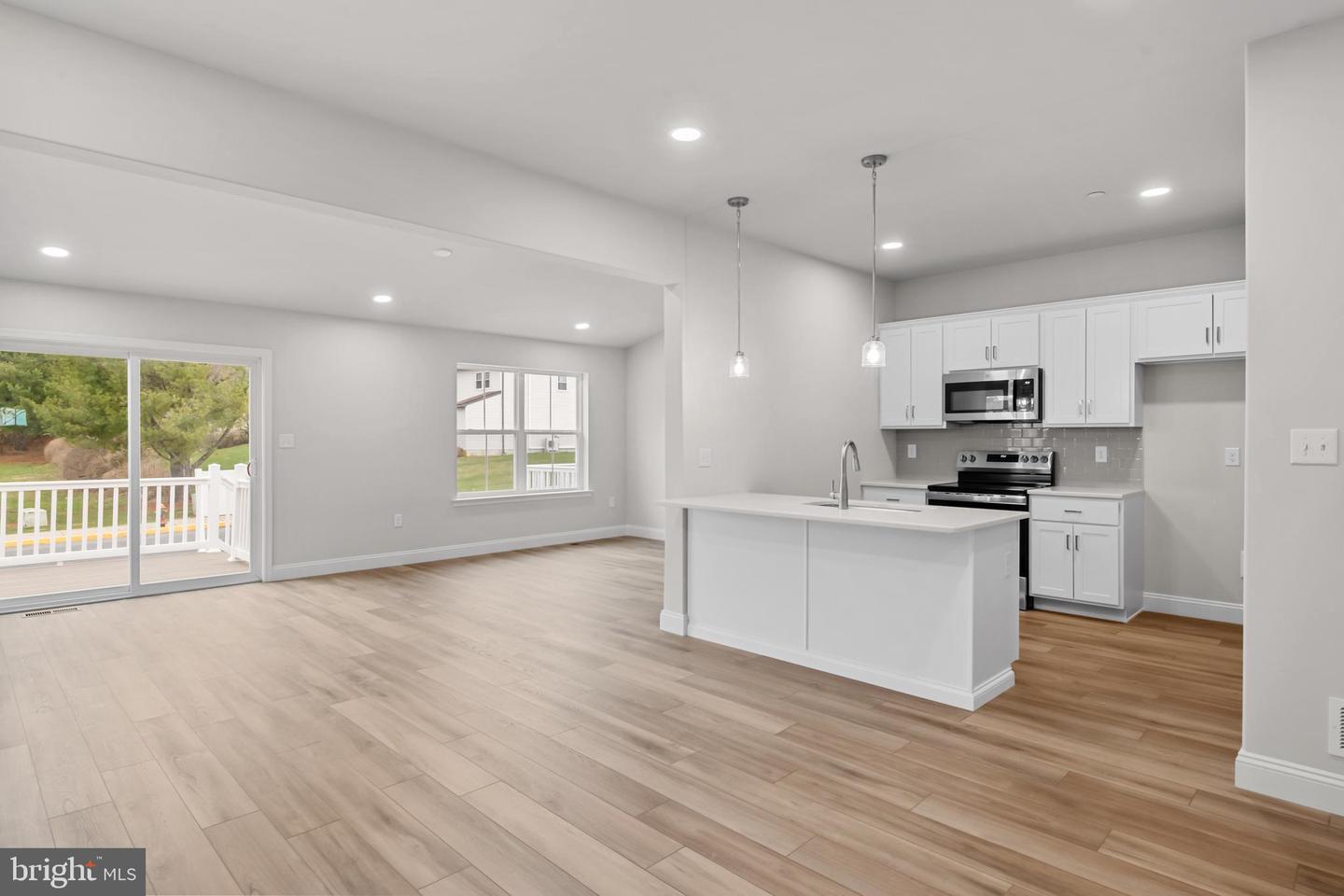 209 Lucille Way #lot 23 Property Photo 4