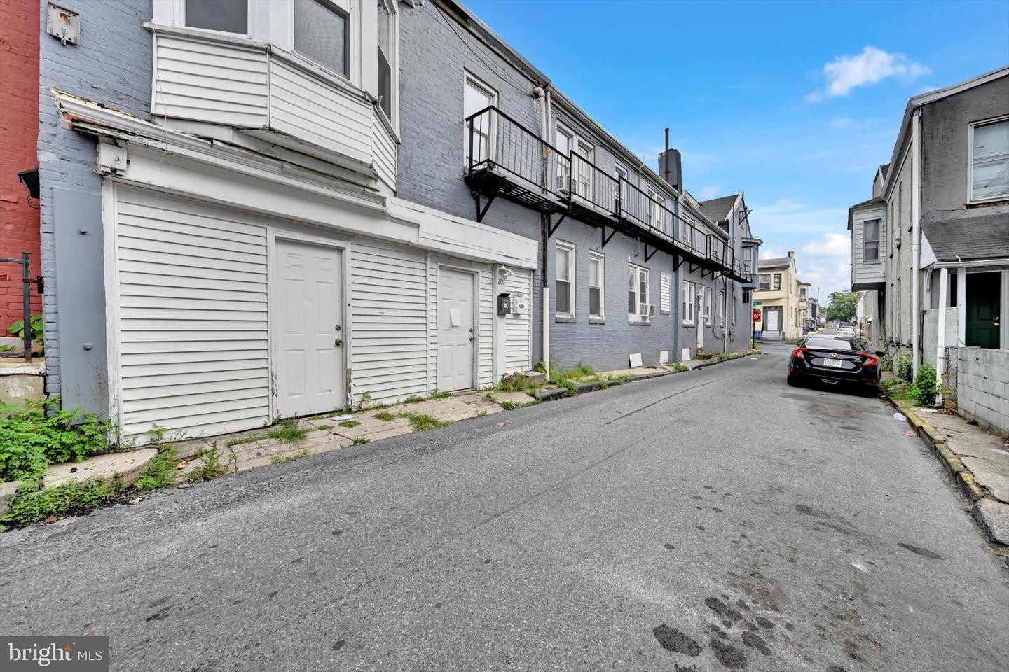 1027 Walnut St Property Photo 7