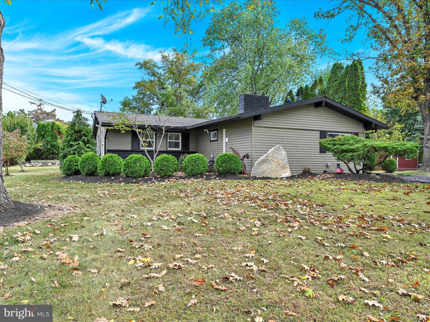 3226 W Philadelphia Ave Property Photo 1