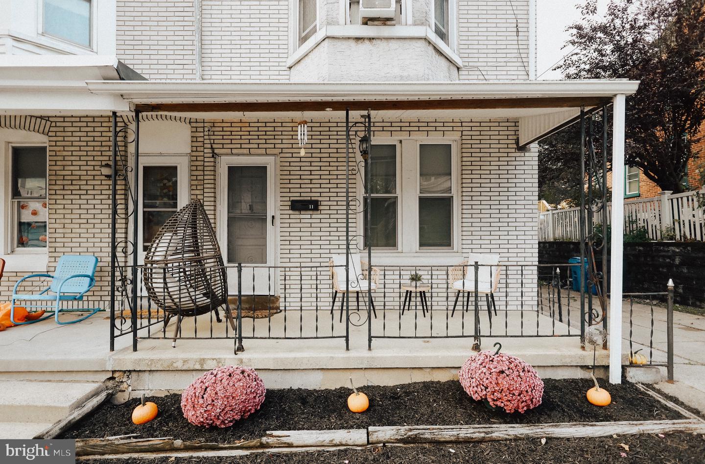 11 Seminary Ave Property Photo 1