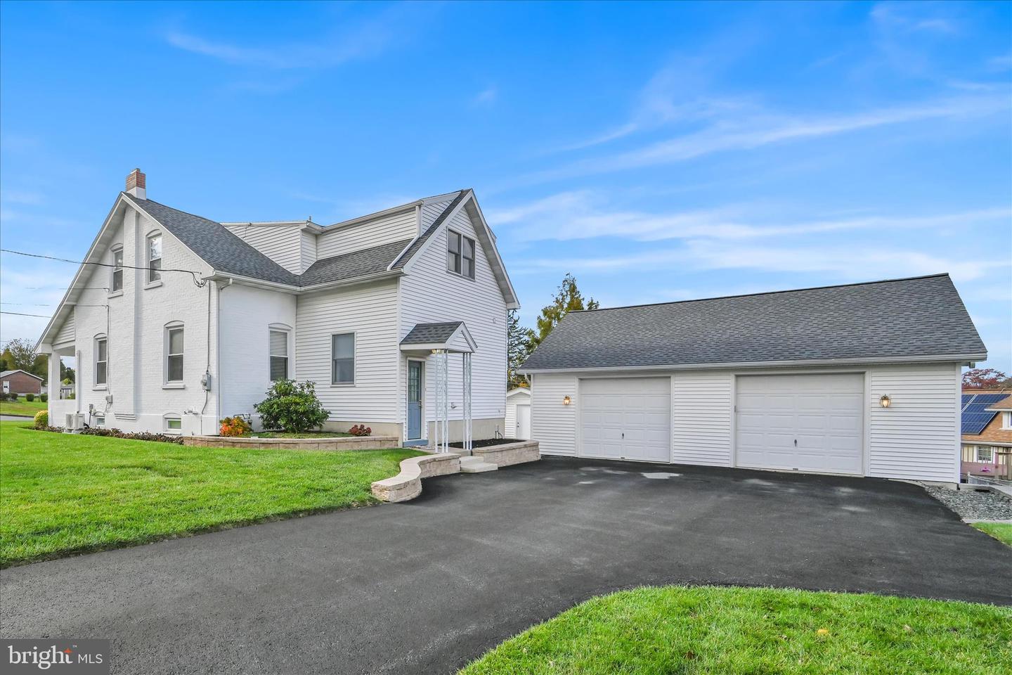 1915 King St Property Photo 1