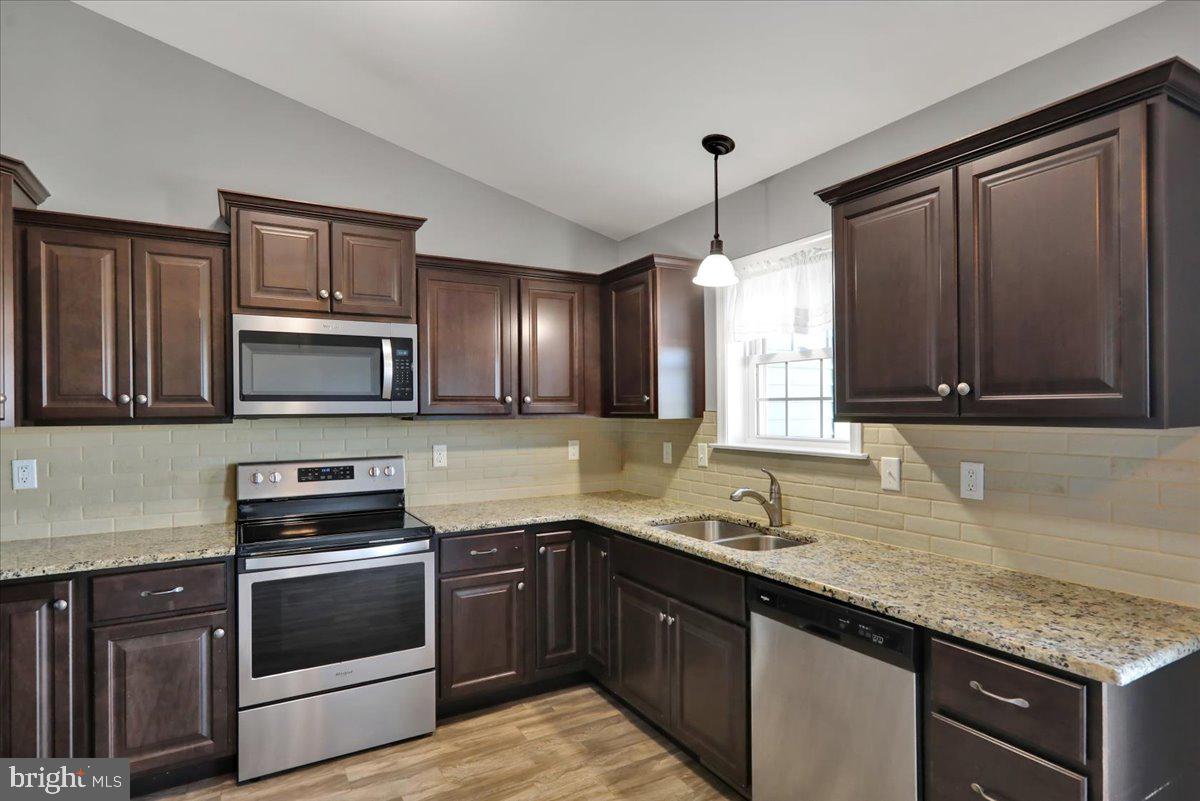 11 Clover Dr Property Photo 9