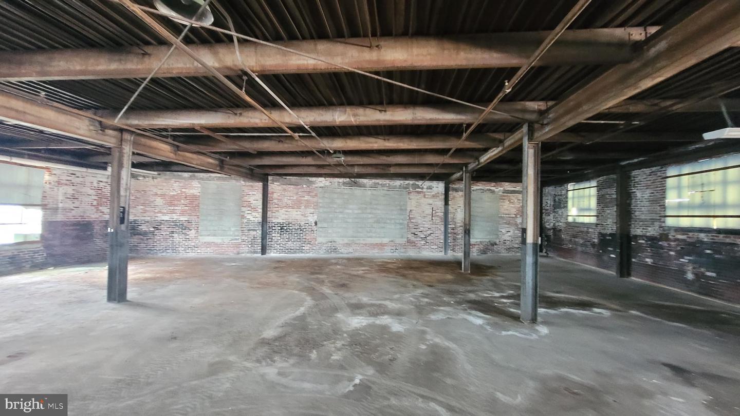 722 Spring St Property Photo 14