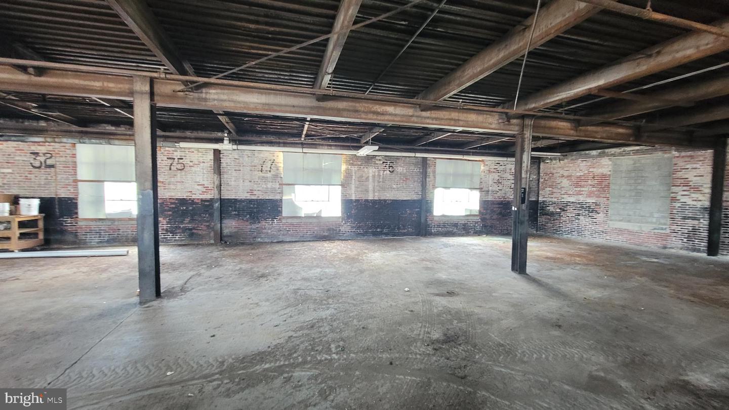 722 Spring St Property Photo 15