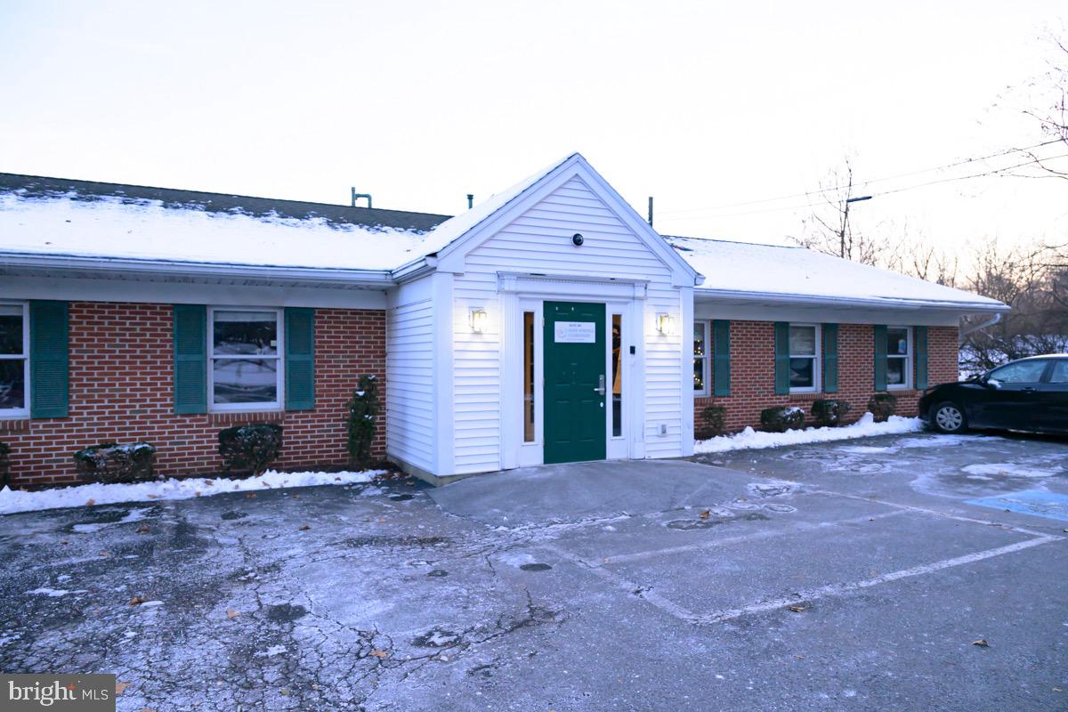 40 N Kenhorst Blvd Property Photo 2