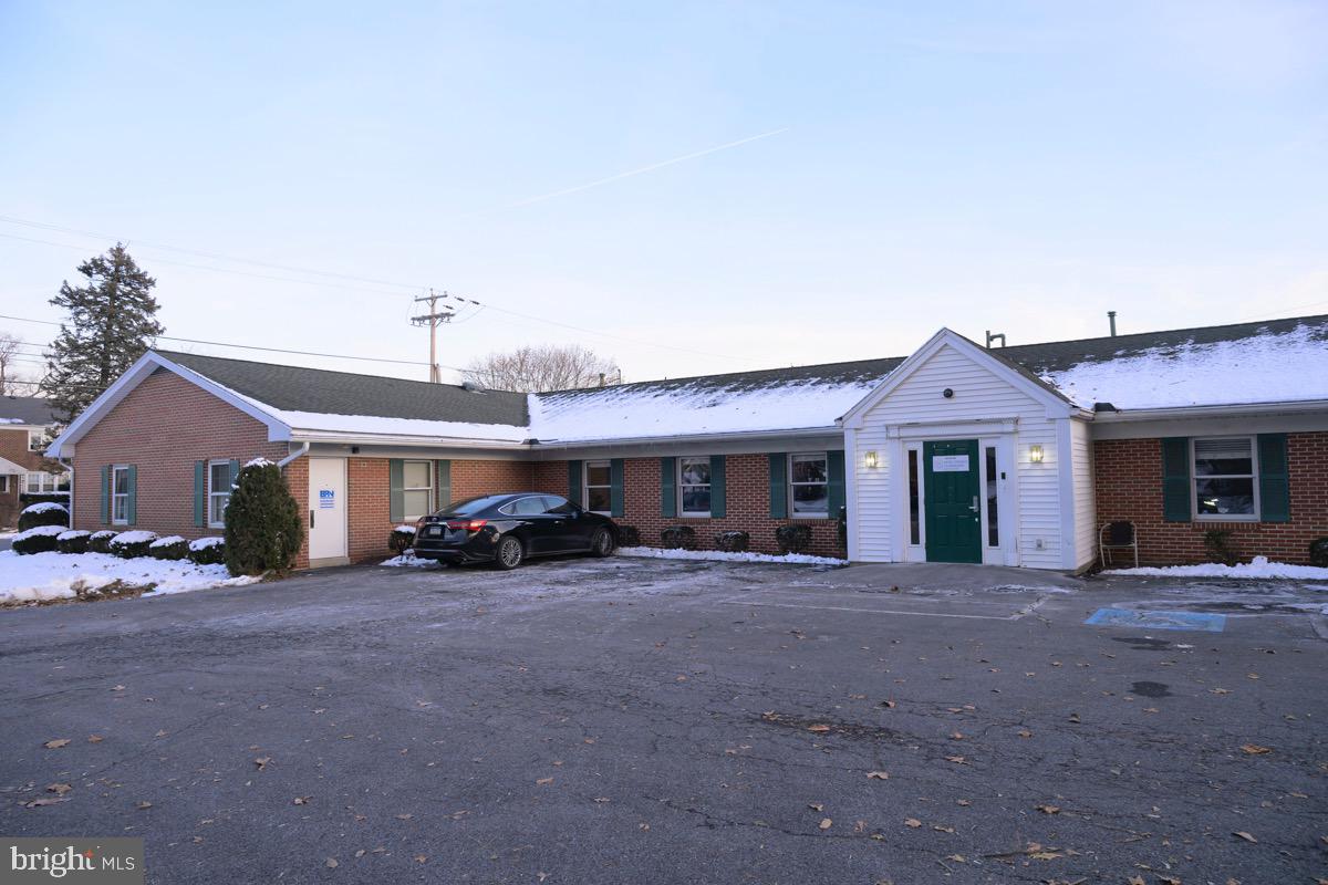 40 N Kenhorst Blvd Property Photo 4