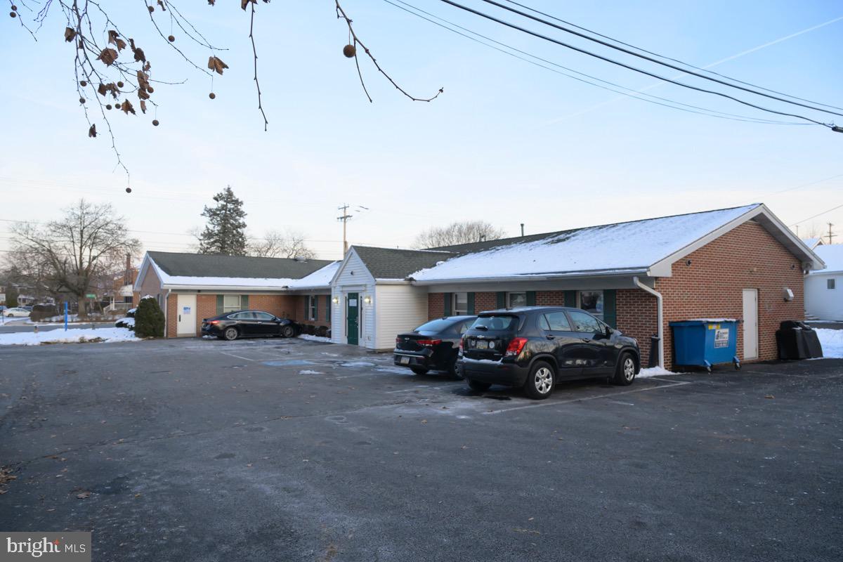 40 N Kenhorst Blvd Property Photo 6