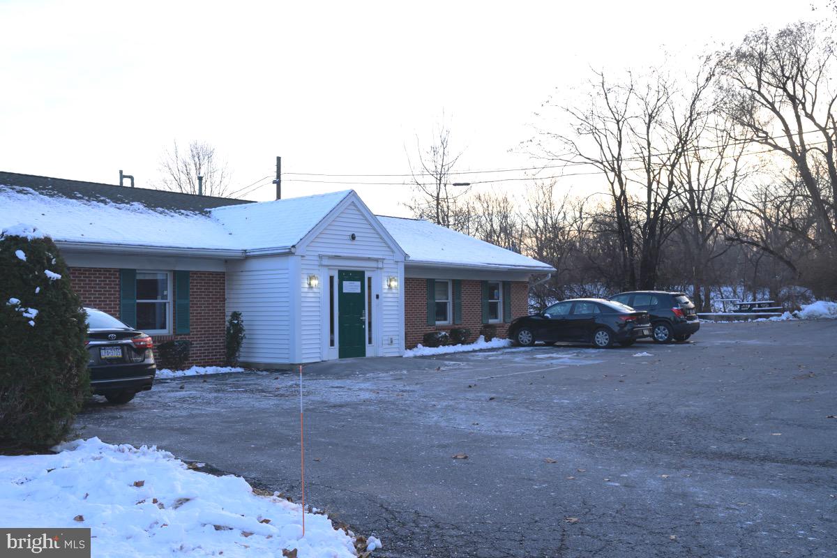 40 N Kenhorst Blvd Property Photo 8