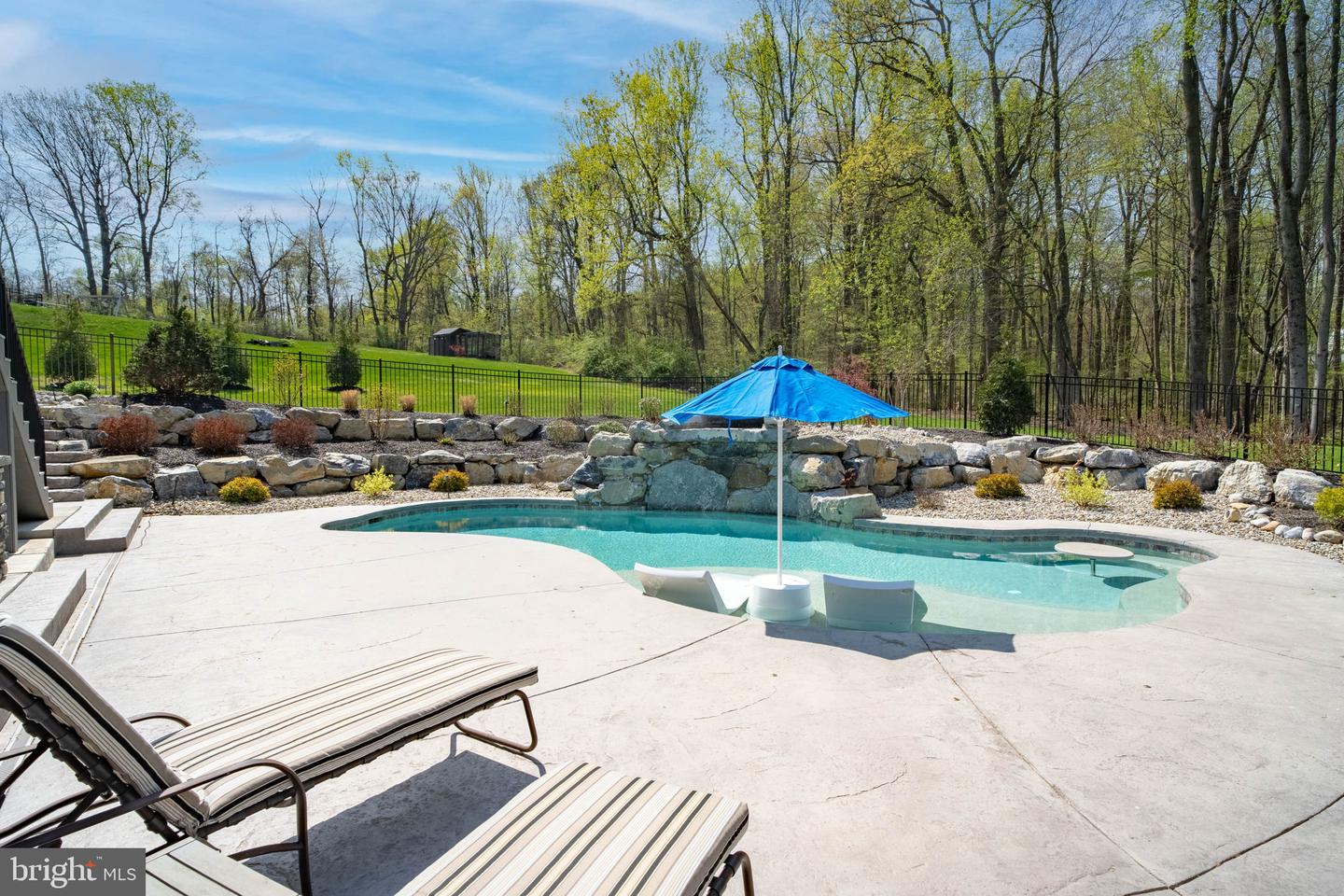 233 European Dr Property Photo 4