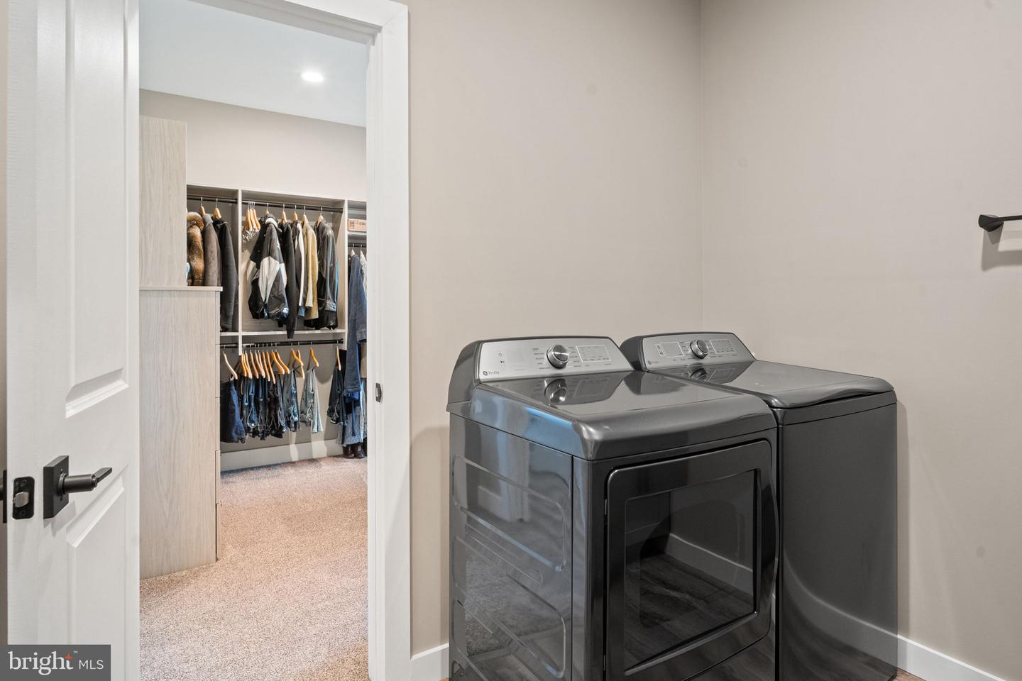 233 European Dr Property Photo 28