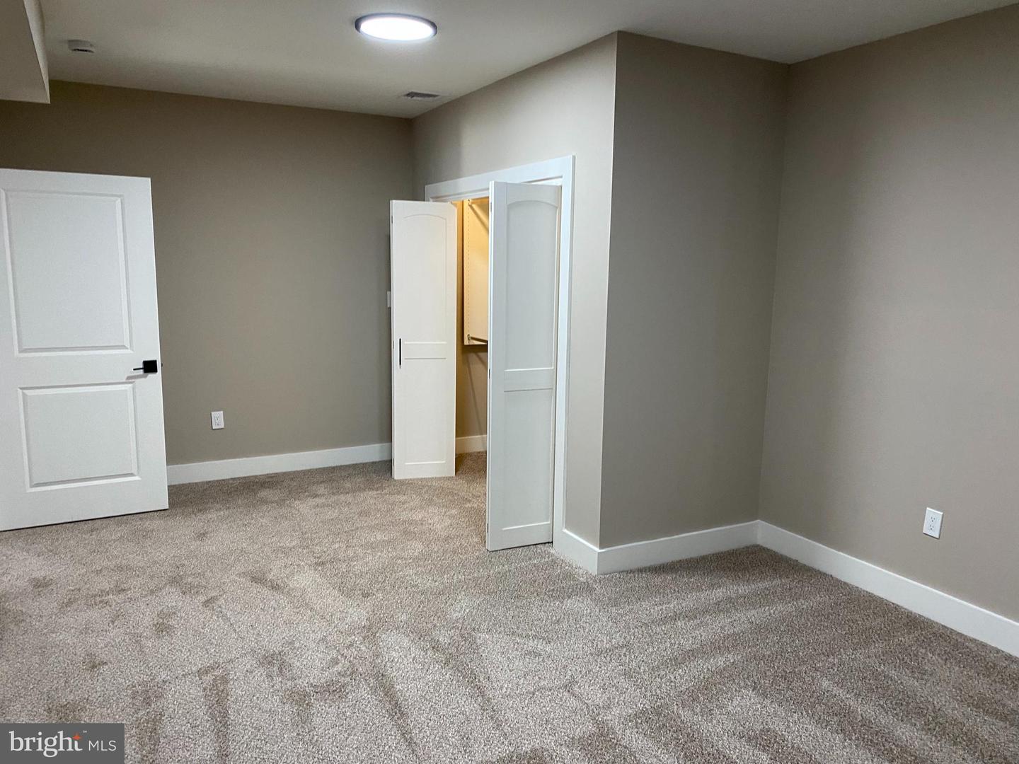 233 European Dr Property Photo 45