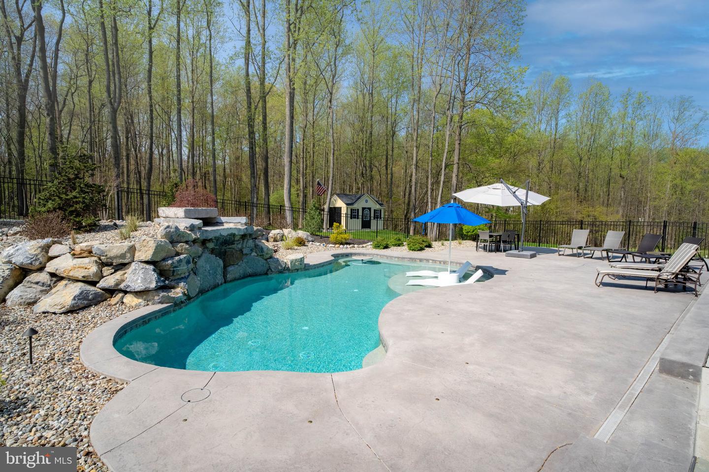233 European Dr Property Photo 56