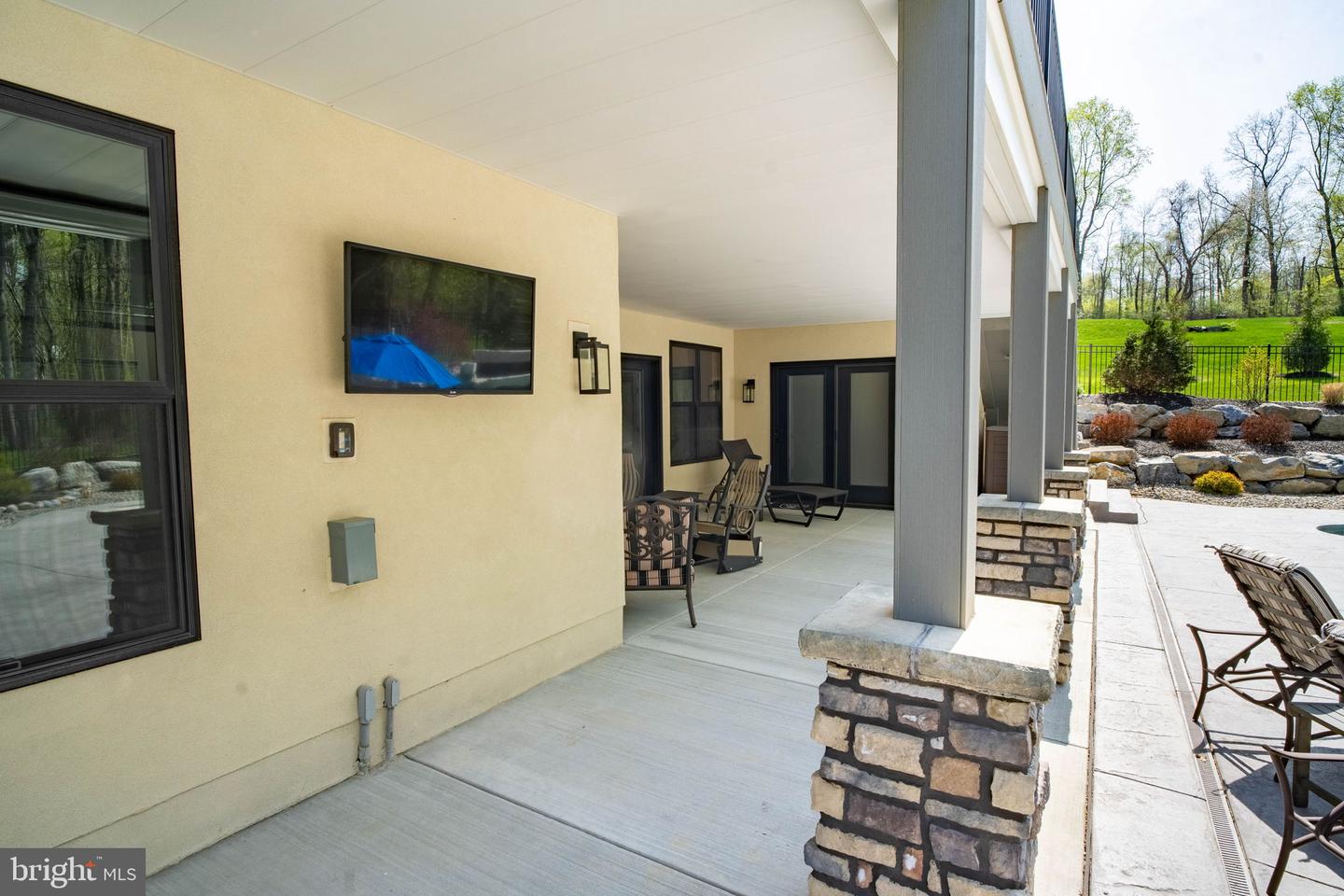 233 European Dr Property Photo 58