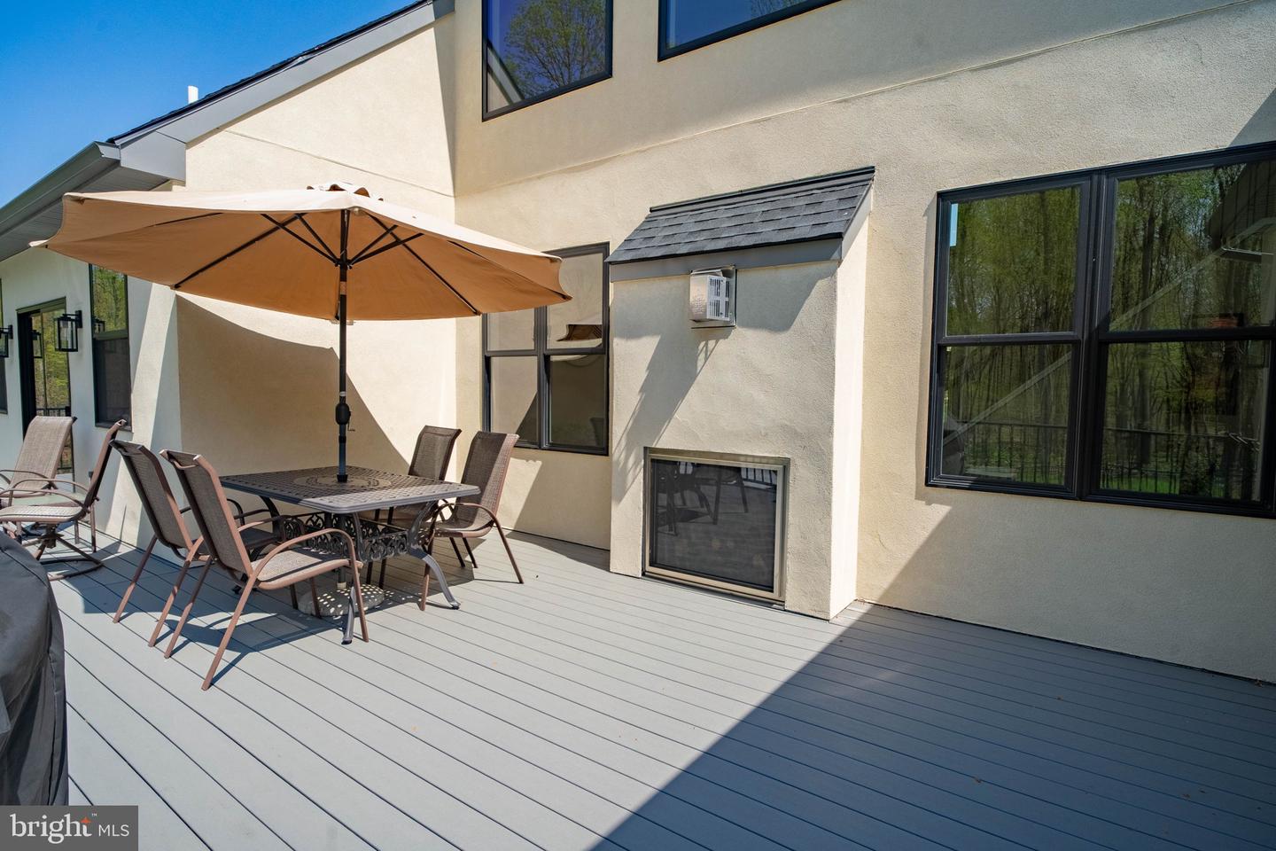 233 European Dr Property Photo 60